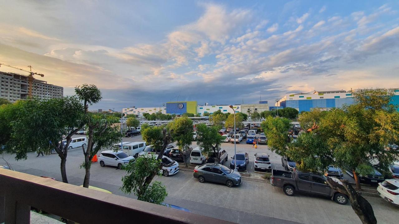 Cozy 2Br With Free Pool Beside Sm City Mall Davao City Exteriör bild