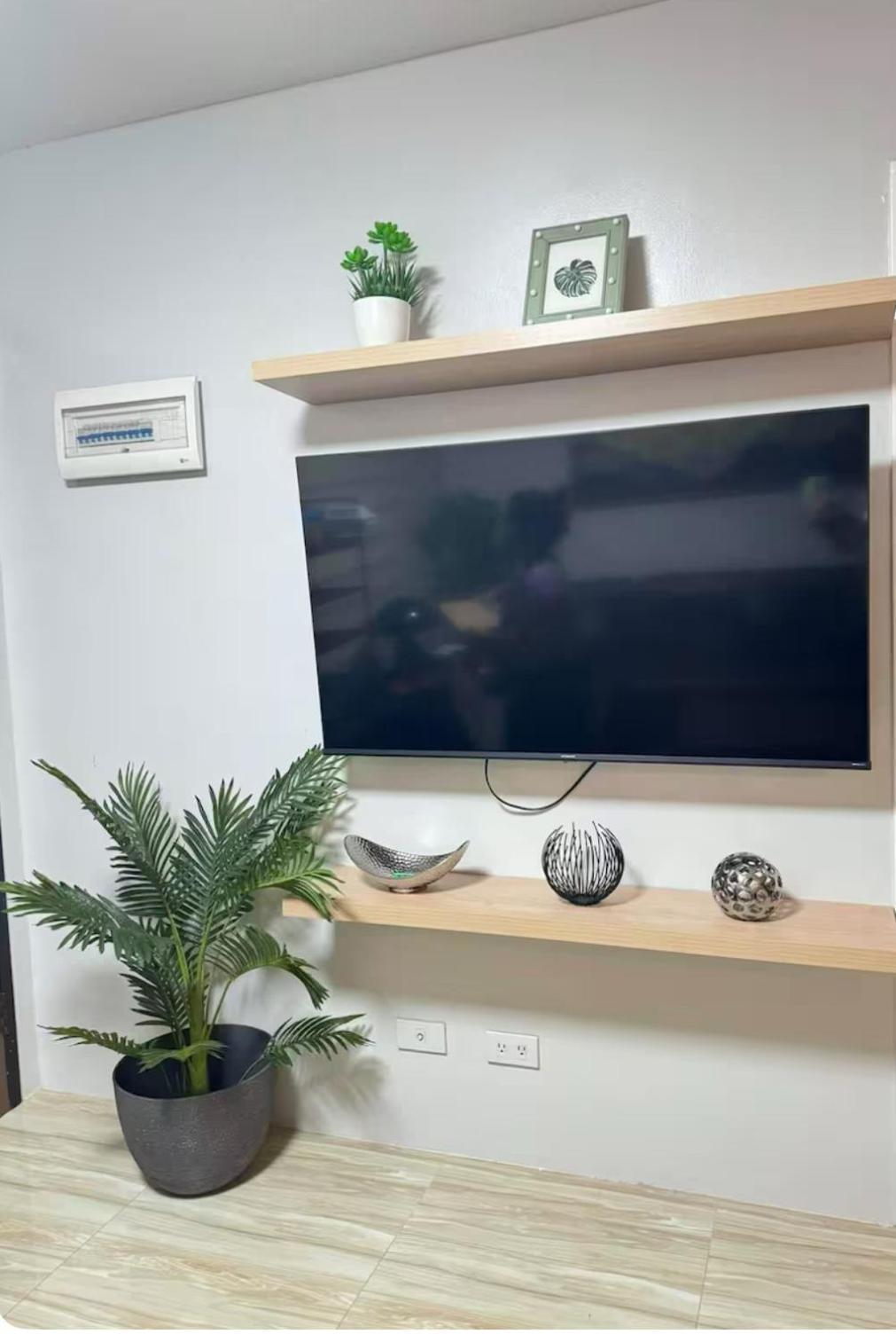 Cozy 2Br With Free Pool Beside Sm City Mall Davao City Exteriör bild